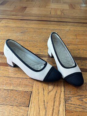 VIVAIA Julie Pro Cream Black Almond Toe Chunky Heels Size 39